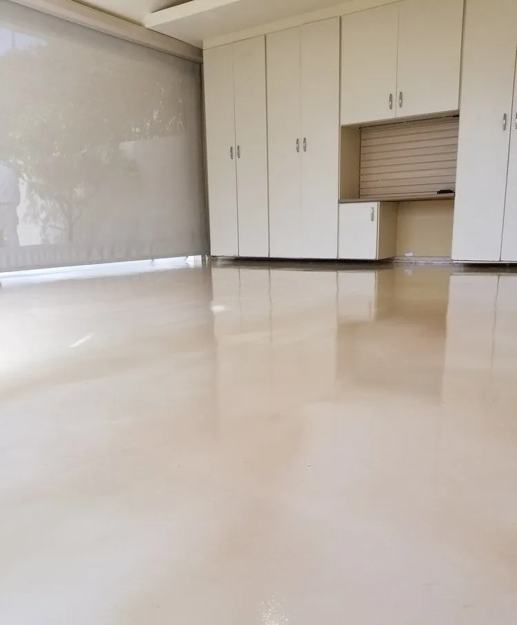 Solid epoxy coatings